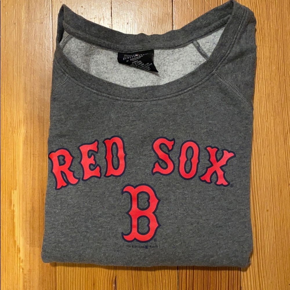 Boston Red Sox Sweatshirt.